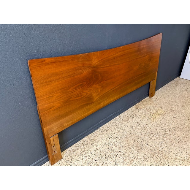 Young Manufacturing Vintage King Size Mid-Century Walnut Headboard For Sale - Image 4 of 10