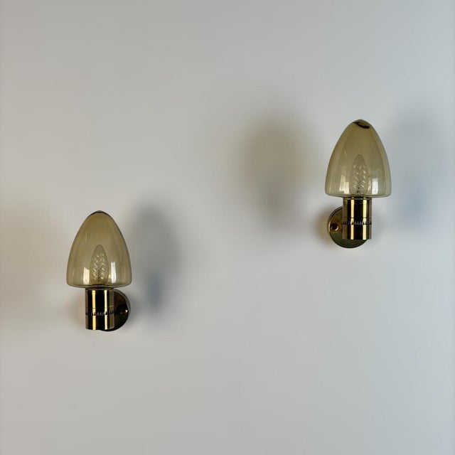 Black Model V-220 Sconces in Amber Glass and Brass by Hans-Agne Jakobsson, 1960s, Set of 2 For Sale - Image 8 of 18