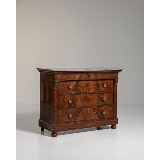 19th Century France Rich Mahogany Flame Mahogany Chest Of Drawers For Sale In Greensboro - Image 6 of 10