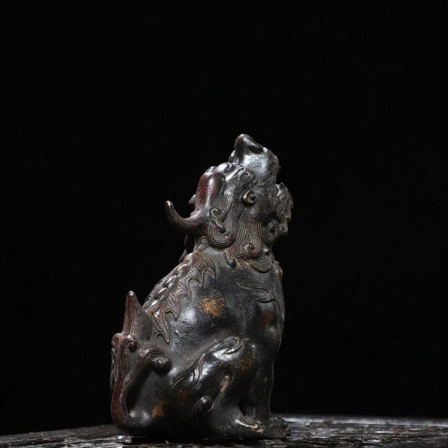 Late 20th Century Vintage Gilt Bronze Guardian Lion Figure – "Wangtianhou" Roaring Beast Statue For Sale - Image 5 of 9