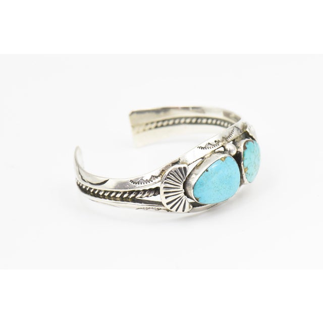 Late 20th Century Southwestern Navajo Turquoise and Sterling Silver Cuff Bracelet by Delbert Chatter For Sale - Image 4 of 11