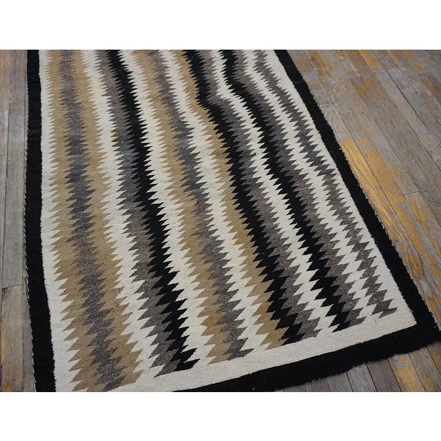 1930s Earth Tone Zig Zag Antique American Navajo Rug Eye-Dazzler 3'6" X 5'3" Flatweave Wool Carpet For Sale - Image 9 of 9