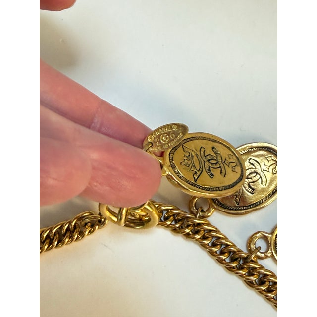 Vintage 1990s Chanel Season 26 Gold-Plated Oval Medallion CC Charm Collar Necklace For Sale In Seattle - Image 6 of 7