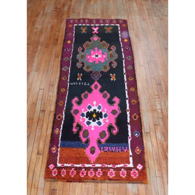 Late 20th Century Wild Bohemian Turkish Runner - 3'3" x 9'7" For Sale In New York - Image 6 of 6