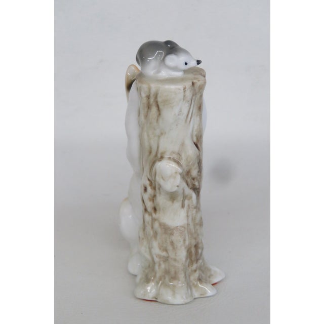 Bone China Taiwan Tabby Cat Chasing Mouse Up a Tree Stump Ceramic Figurine 4964b For Sale - Image 9 of 14