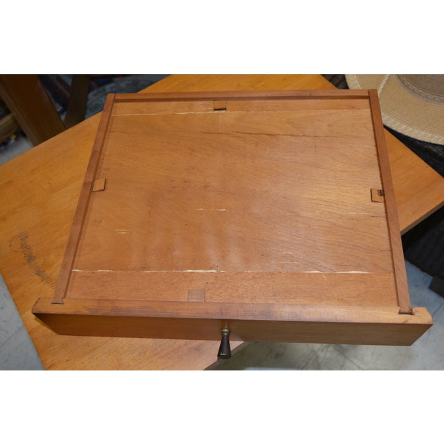 Mid Century Modern Attributed to Paul Mc Cobb Maple Planner End / Side Table or Nightstand W/ Drawer For Sale - Image 10 of 16