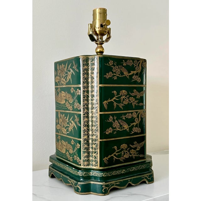 Chinoiserie Vintage Chinoiserie Tea Canister Table Lamp in Green Lacquer & Brass – Hollywood Regency For Sale - Image 3 of 12