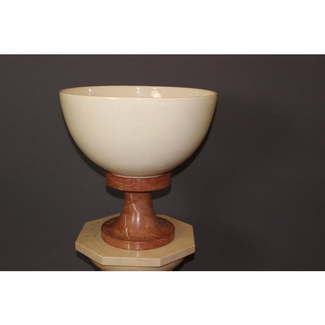 Column and matching basin in two-tone marble and white crackled earthenware, column height 70 cm and basin height 50 cm,...