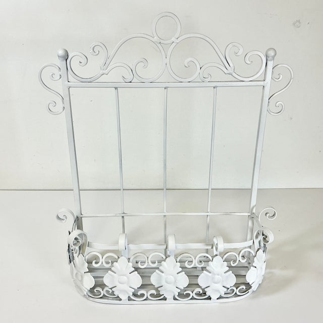 Metal 1950s Vintage French Art Nouveau Hollywood Regency White Tole Planter Box For Sale - Image 7 of 14
