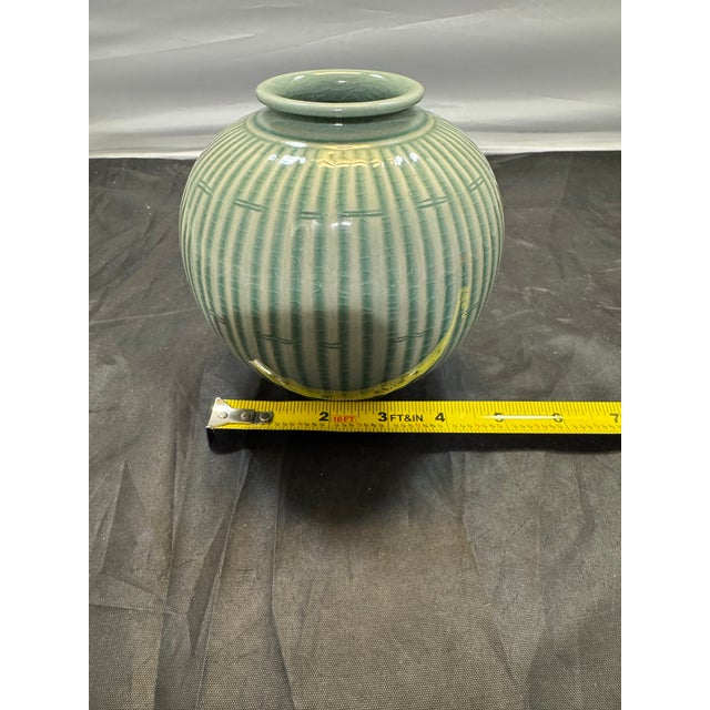 Late 20th Century Vintage Signed Korean Celadon Ribbed Bamboo Vase - Song-Cheong 松青 Crackle Glaze For Sale - Image 5 of 7