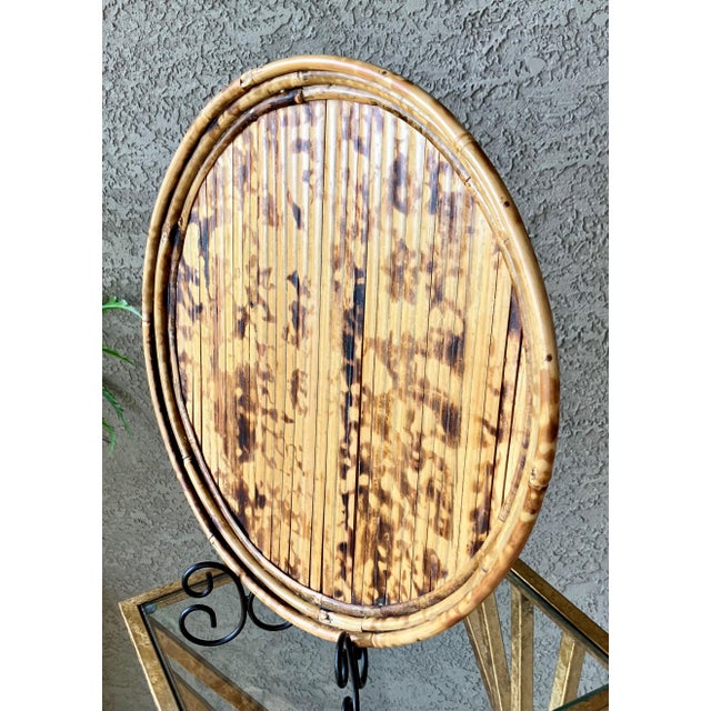 Wood Stylish Mid 20th-Century Split Tortoiseshell Bamboo & Herringbone Rattan Circular Tray For Sale - Image 7 of 18