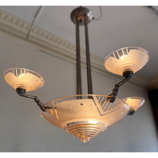 Art Deco Chandelier in Salmon-Colored Sandblasted and Polished Clear Glass from Muller Frères For Sale - Image 9 of 18