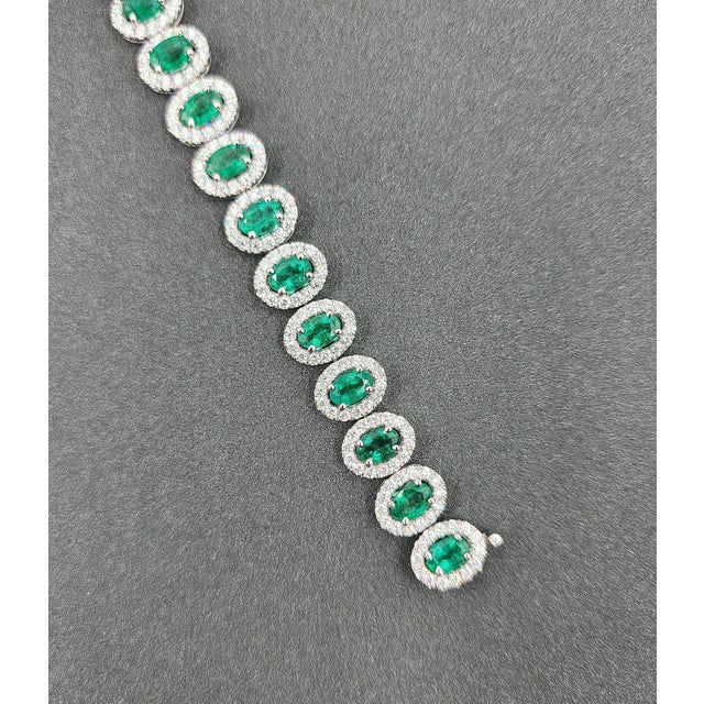Early 21st Century 14.11 Ct Natural Emerald & Diamond Bracelet For Sale - Image 5 of 8