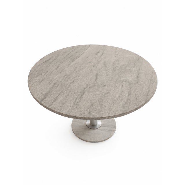 The elegant and timeless Rolf Benz 1210 coffee table combines the clean lines of German design with high-quality materials...