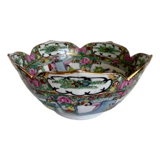 Late 19th Century Chinese Famille Rose Porcelain Bowl For Sale