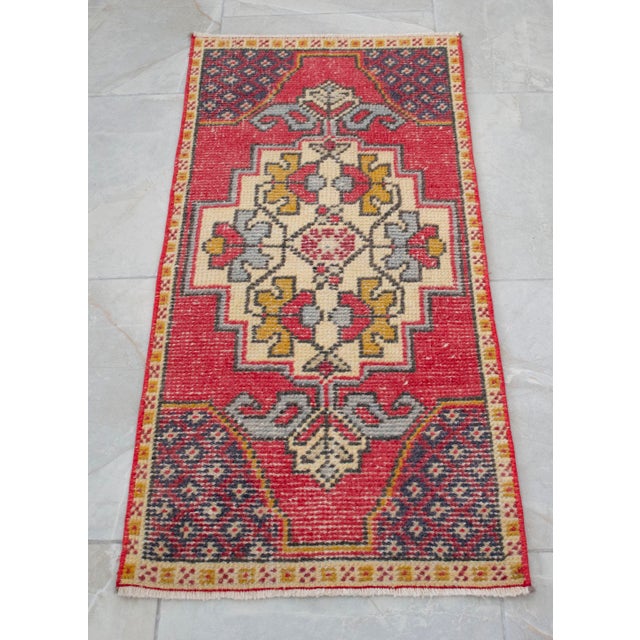 1970s Hand Knotted Small Turkish Rug - 1'7" X 3'3" For Sale - Image 11 of 13