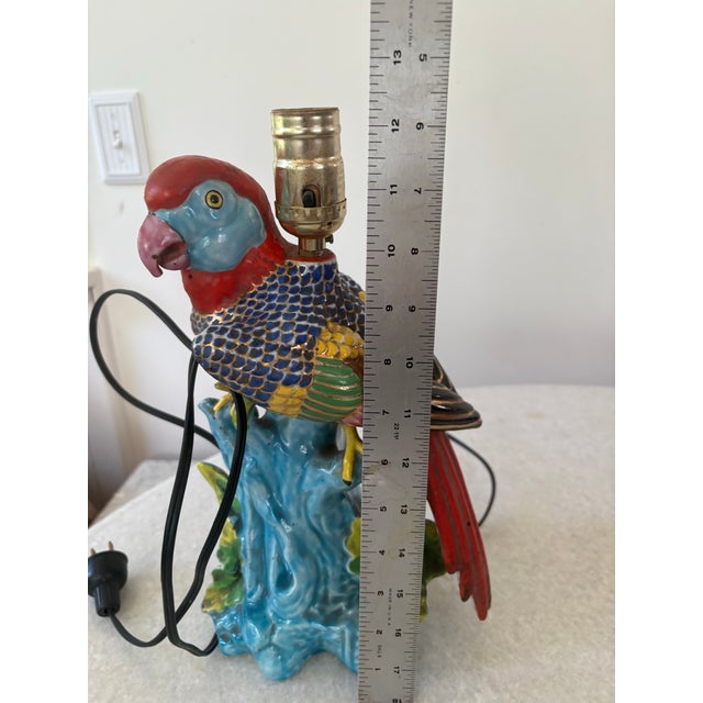 Early 20th Century Vintage Chinoiserie and Hollywood Regency Parrot Lamp For Sale - Image 5 of 7