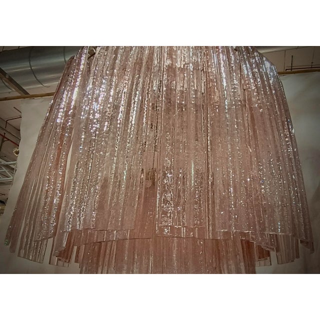 Wonderful and elegant, pink in colour, like the flower of the same name, this perfect round chandelier, created and...