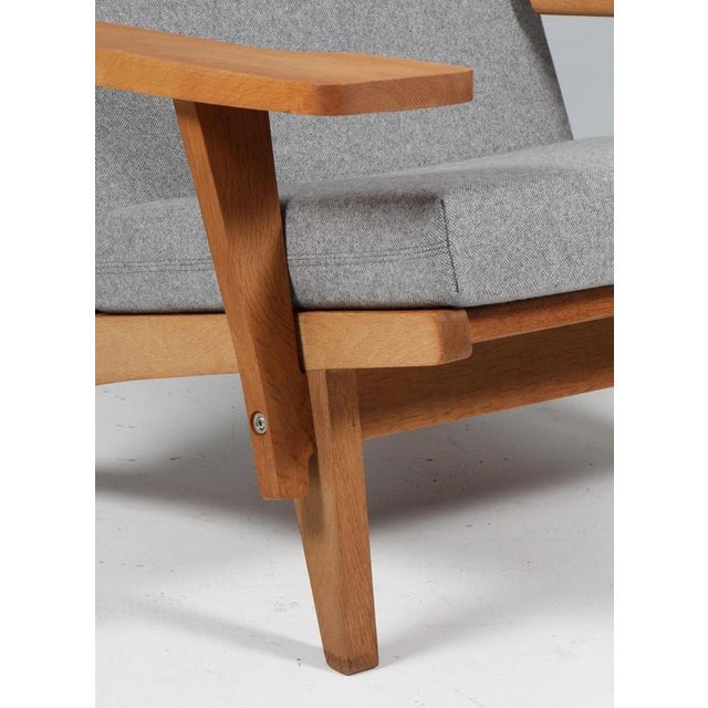 GE-370 Lounge Chair in Oak Frame and Hallingdal Wool by Hans J. Wegner for Getama, 1960s For Sale - Image 4 of 9