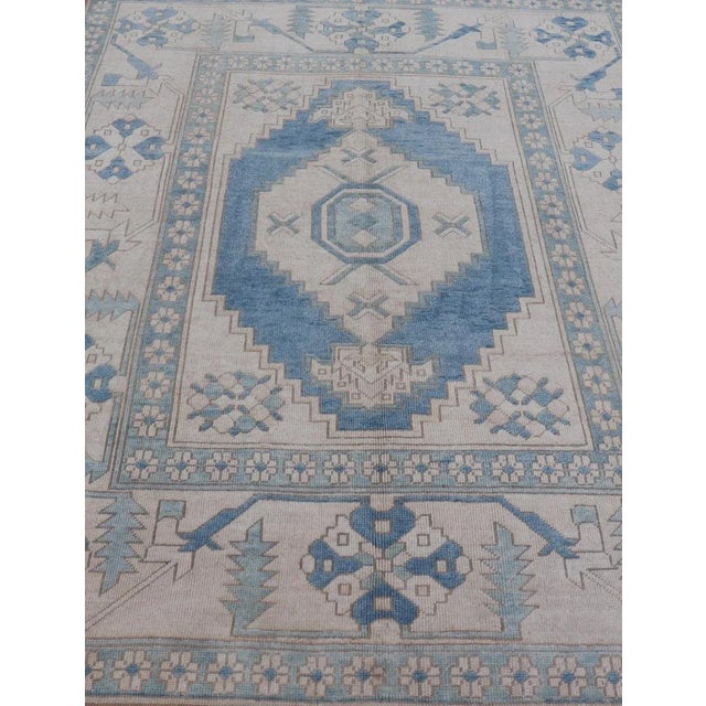Mid 20th Century Vintage Turkish Oushak Rug With Medallion Design in Blue, Lt. Blue & Ivory For Sale - Image 9 of 13