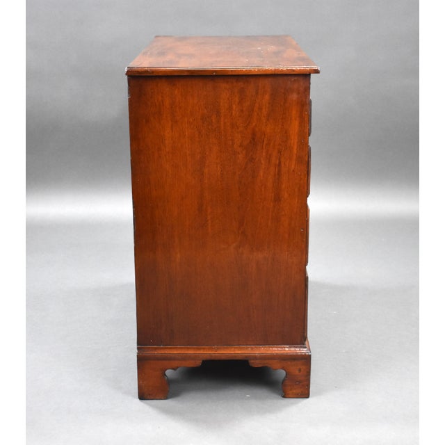 19th Century George III English Mahogany Chest of Drawers For Sale - Image 3 of 10