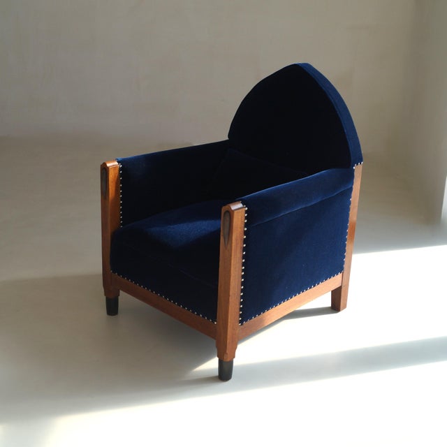 1920s Dutch Art Deco Amsterdam School Armchair in Midnight Blue Velvet, 1920s For Sale - Image 5 of 18