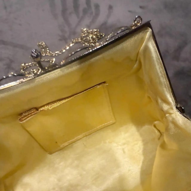 An Amazing 1940s Gold Tone Metal and Yellow Satin Italian Evening Bag For Sale - Image 9 of 14