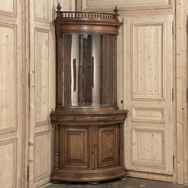 Neoclassical 19th Century French Henri II Neoclassical Corner Vitrine With Curved Glass Door For Sale - Image 3 of 18