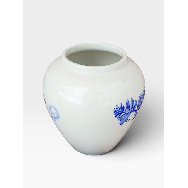 Mid-Century Dutch Hand-Painted Delft Blue Tobacco Jar with Brass Lid, Holland, 1960s For Sale - Image 14 of 17