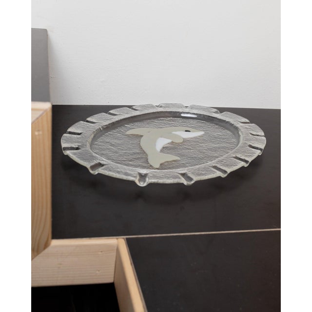 Discover this XL Murano glass serving platter in oval design from the 1980s with dolphin decoration. Italian mid-century...