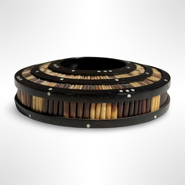 English Anglo-Indian Ebony and Porcupine Quill Catchall Dish, Vide-Poche Bowl W/ Bone Inlay For Sale - Image 3 of 6