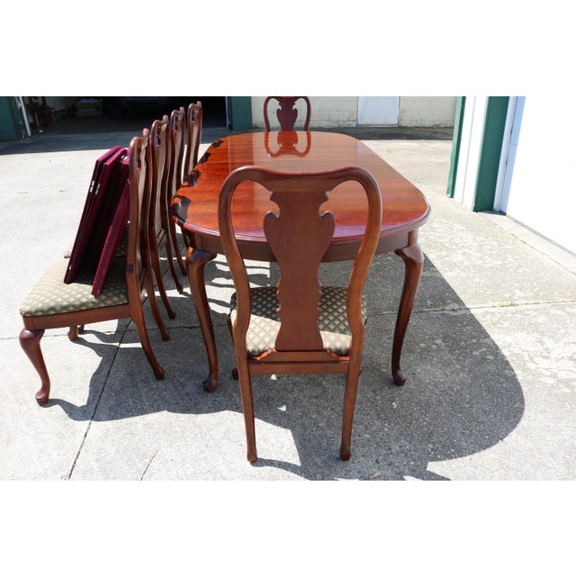Thomasville Collector's Cherry Dining Room Table and 6 Chairs - Set of 7 For Sale In Cincinnati - Image 6 of 12
