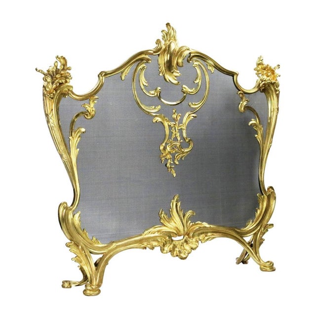 Louis Xv Style Fireplace Screen in Gilded Bronze with Metal Protective Mesh For Sale - Image 3 of 6