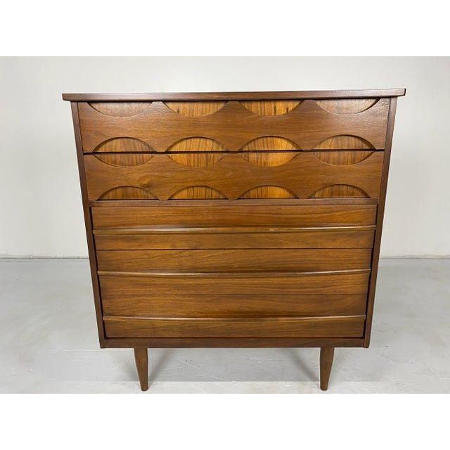 United Furniture Corporation 1960s United Sculptural Highboy Dresser For Sale - Image 4 of 10