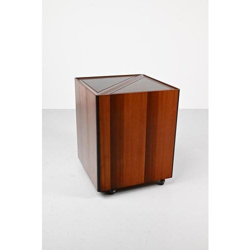 Fold-out Italian cabinet made of rosewood and rosewood veneer. This unique cabinet can be folded out. This is limited (see...
