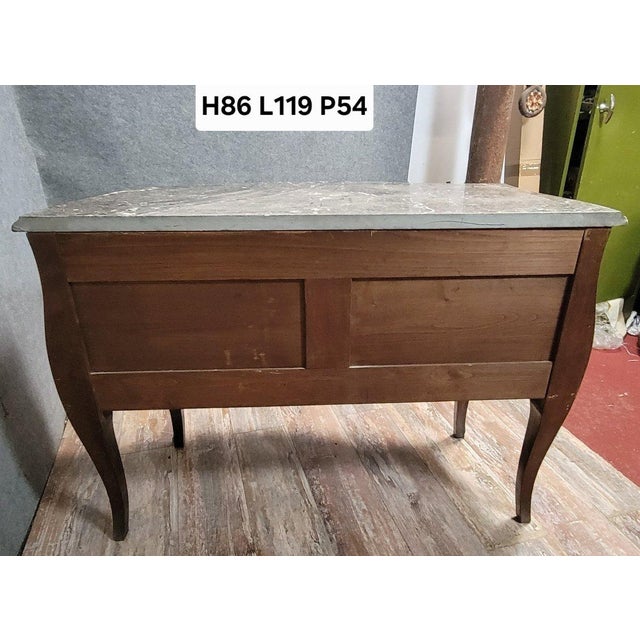Brown Louis XV Style Bombé Commode in Marquetry For Sale - Image 8 of 9