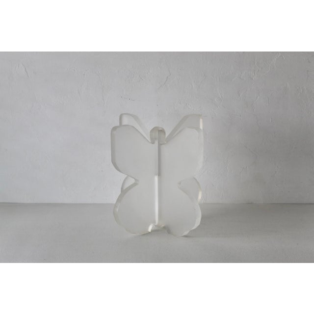 White 1980s Lion in Frost Style Lucite Butterfly Wing Shape Mid-Century Coffee Table Base For Sale - Image 8 of 16