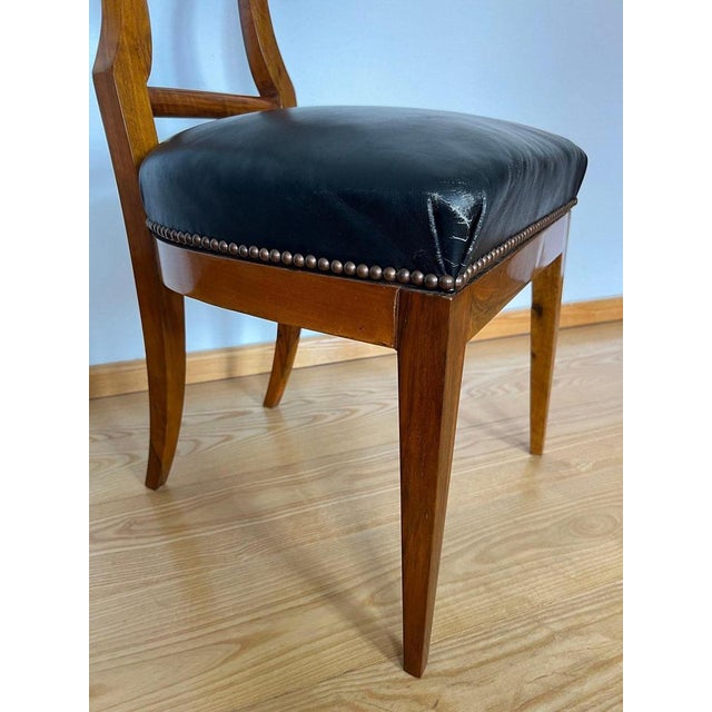 Biedermeier Shovel Chair in Walnut Veneer & Black Leather, Austria, 1820s For Sale - Image 13 of 18