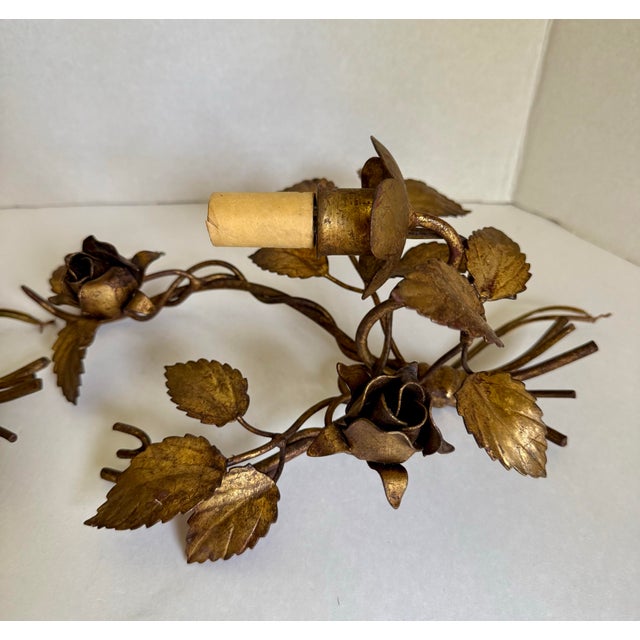 Metal 1950s Pair of Italian Florentine Hollywood Regency Gilt Metal Rose Wall Sconces For Sale - Image 7 of 11