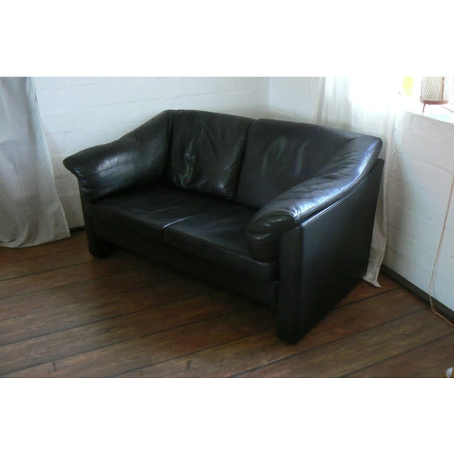 This sofa was designed during the 1980s by Mogens Hansen and manufactured in Denmark. It features a frame made from beech...