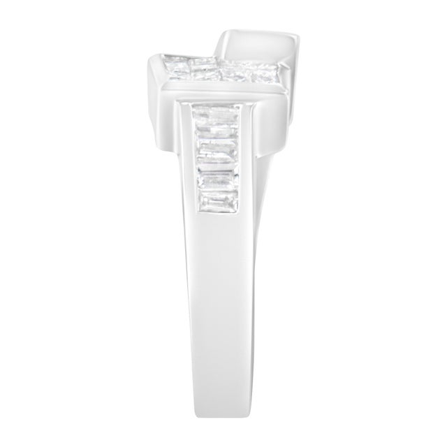 Early 21st Century 14K White Gold Princess and Baguette-cut Diamond Ring (1 1/3 Cttw, G-H Color, SI2-I1 Clarity) - Size 7 For Sale - Image 5 of 7