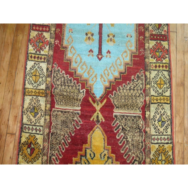 Mid 20th Century Red Field Anatolian Oushak Runner with Electric Blue and Gold Medallions For Sale - Image 4 of 6