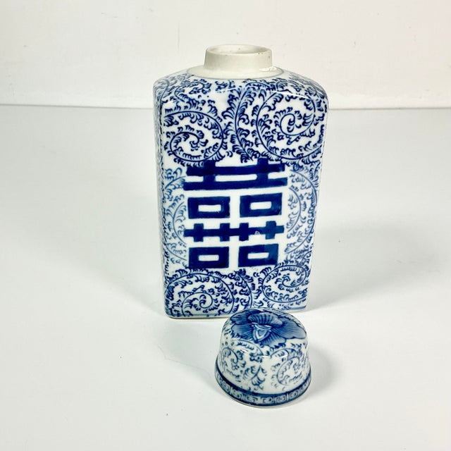 Cornflower Blue Mid-Century Boho Chic Hollywood Regency Chinoiserie Blue & White Square Happiness Ginger Jars For Sale - Image 8 of 9
