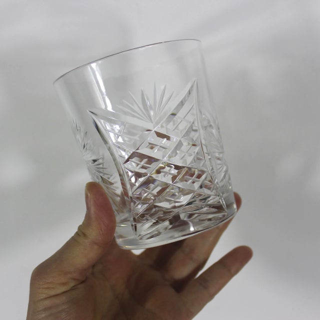 Mid-Century Modern Pair of Cut Crystal Pineapple and Pinwheel Whiskey Glasses Rocks- Set of 2 For Sale - Image 3 of 7
