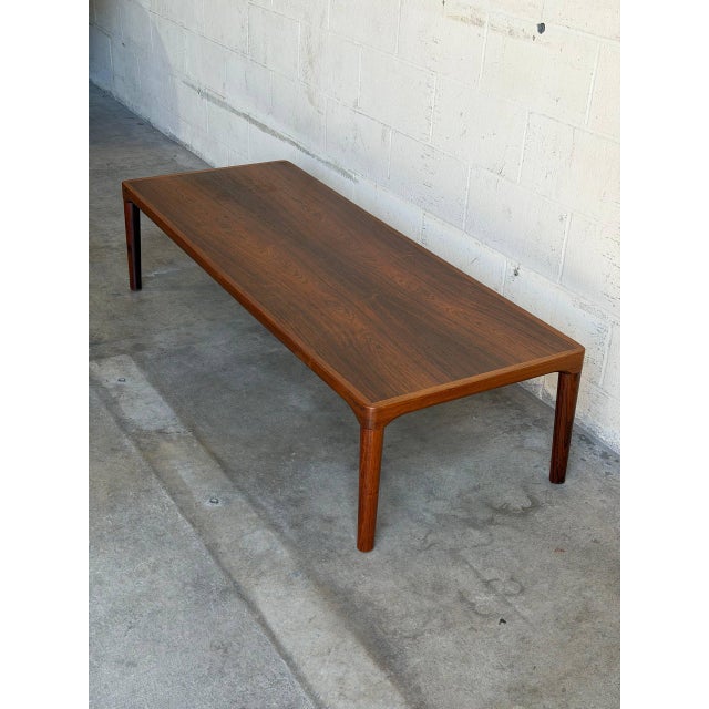 1960s Large Vintage Danish Rosewood Coffee Table – Mid Century Modern Scandinavian Rectangular Cocktail Table For Sale - Image 5 of 10