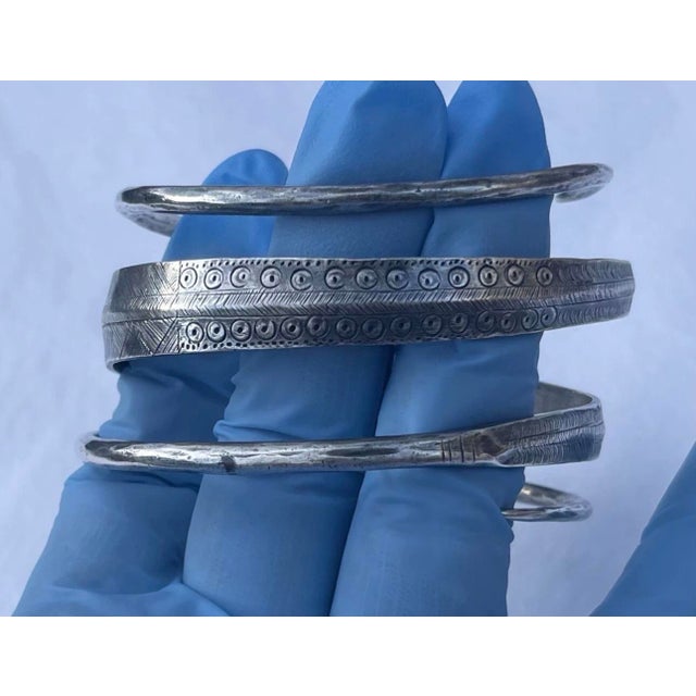 1980s Hmong Hill Tribe Sterling Silver Triple Wrap Bracelet For Sale - Image 11 of 12