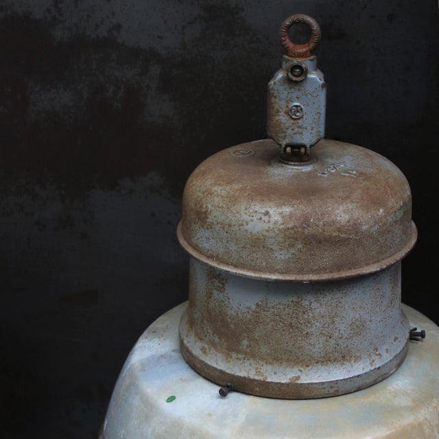 1920s Vintage Industrial Light Gray Enamel and Cast Iron Train Station Pendant Light from Pötter & Schütze GMBH For Sale - Image 5 of 6