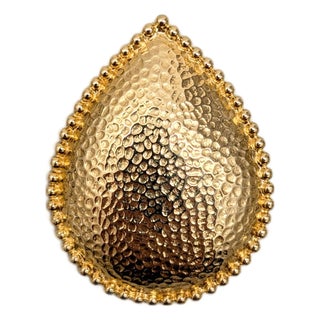 Vintage C1985 Signed Monet Goldtone "Hammered" Tear Drop Shaped Brooch For Sale