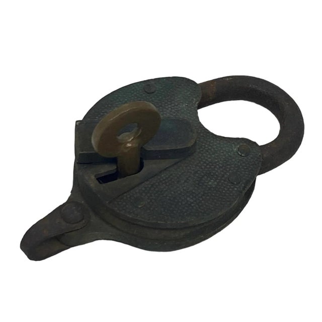 Early 20th Century Yale Cast Iron Heart Shaped Switch Lock With Brass Key For Sale - Image 12 of 13