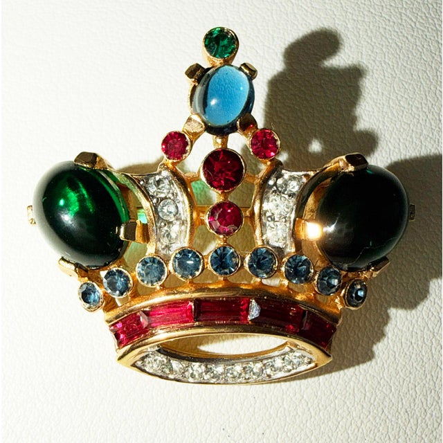Mid-Century Modern 1950s Alfred Philippe for Trifari, Crown Trifari Gold Tone Crown Form Brooch For Sale - Image 3 of 3